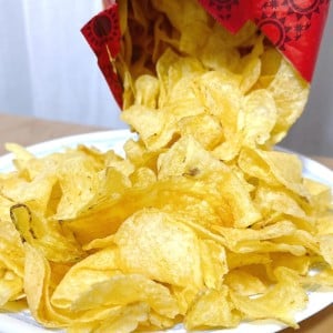 “抱えて食べられる幸せ”を味わって。【ドンキ】400グラム超「ポテトチップス」はなかなか減らない