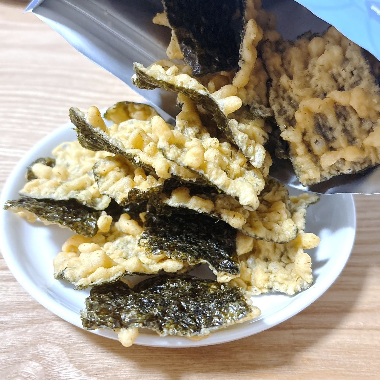  食べ始めたら、手がとまらない…！ドンキで見つけた"ザクザク食感"のクセになる海苔スナック。 