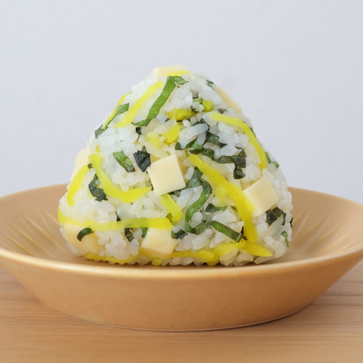  朝「おにぎり」に入れると満足感が上がる。“初夏にぴったりな具材の組み合わせ”「冷めてもおいしい」 