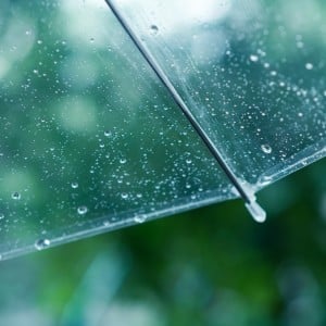 天気で変えるのが正解！「雨の日に掃除する人」の効率的な“掃除場所3つ”