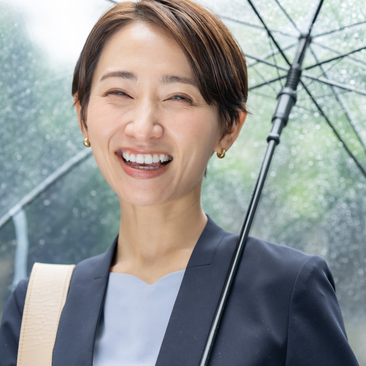  雨音に溶け込む穏やかなひとときを。梅雨でも「心地よく過ごす人」の“時間の使い方4選” 