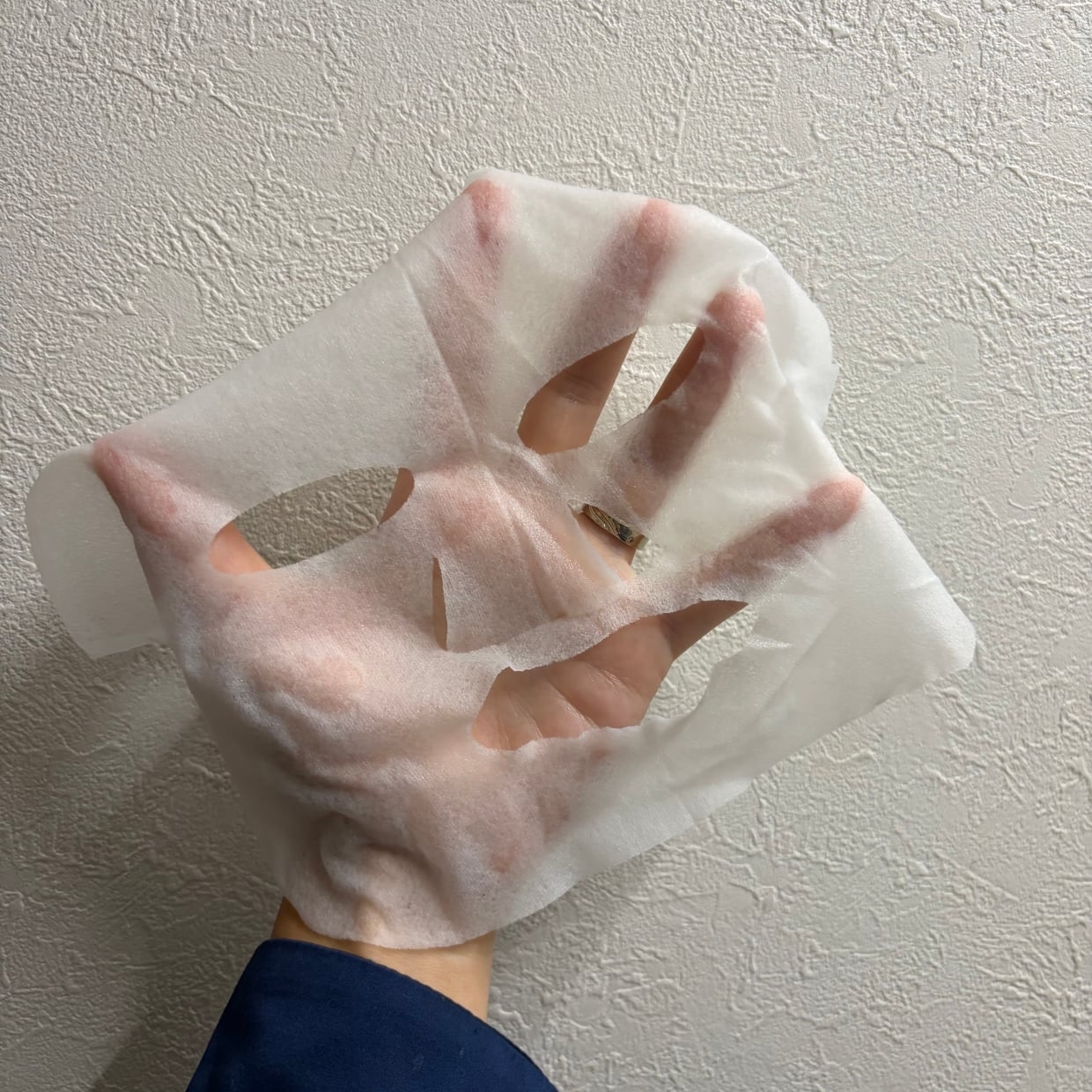  フィット感が足りない「フェイスパック」の“密着感を高める”裏ワザ「全然違う」 