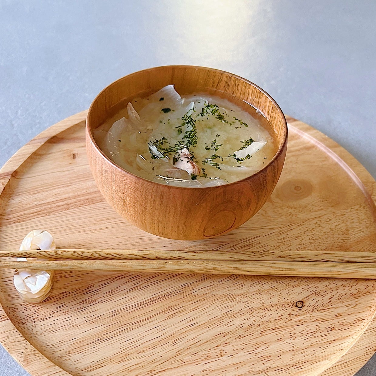  朝「新玉ねぎ」と一緒にみそ汁に入れるだけ。“たんぱく質を補える食材” 
