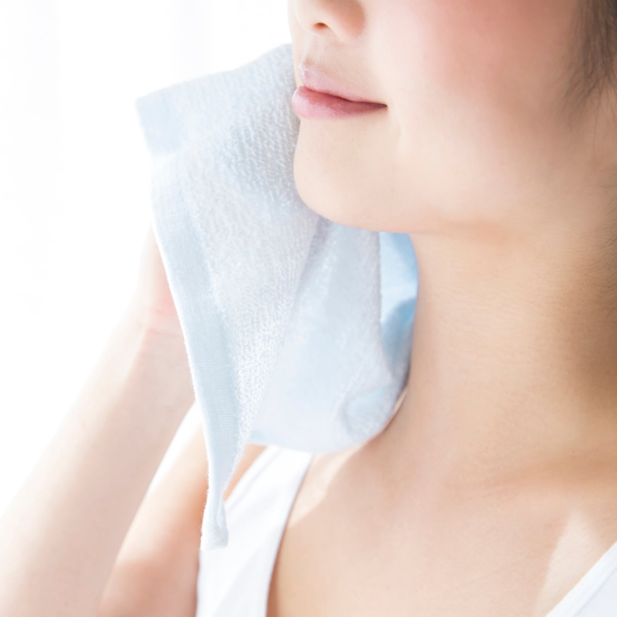 不思議！夏前に知りたい“部屋を涼しく見せる”簡単アイデア3選「冷房や扇風機だけに頼らない」