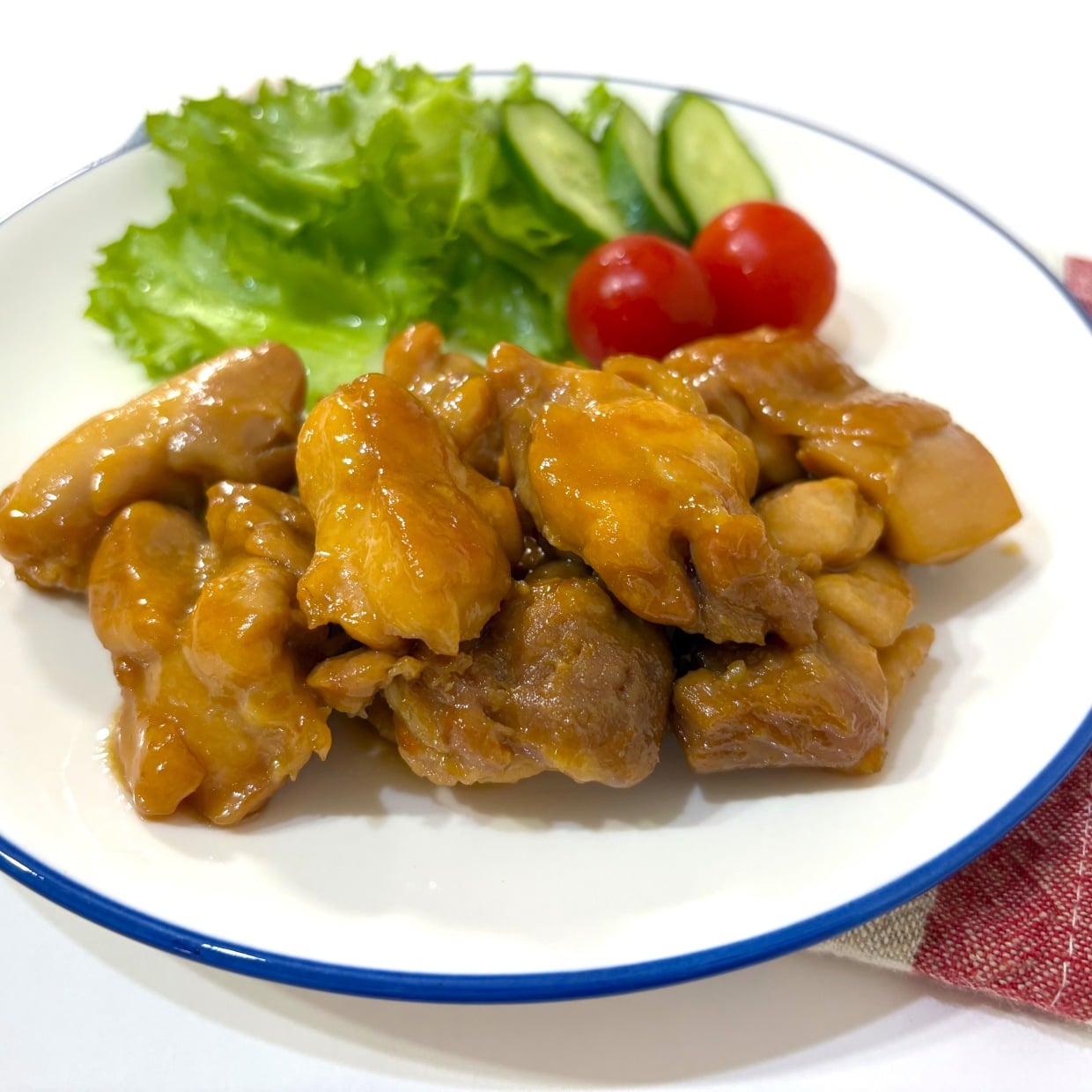  「大さじ2加えるだけ」鶏もも肉の煮物がコク深くなる“意外過ぎる食材”「砂糖では出せない味」 