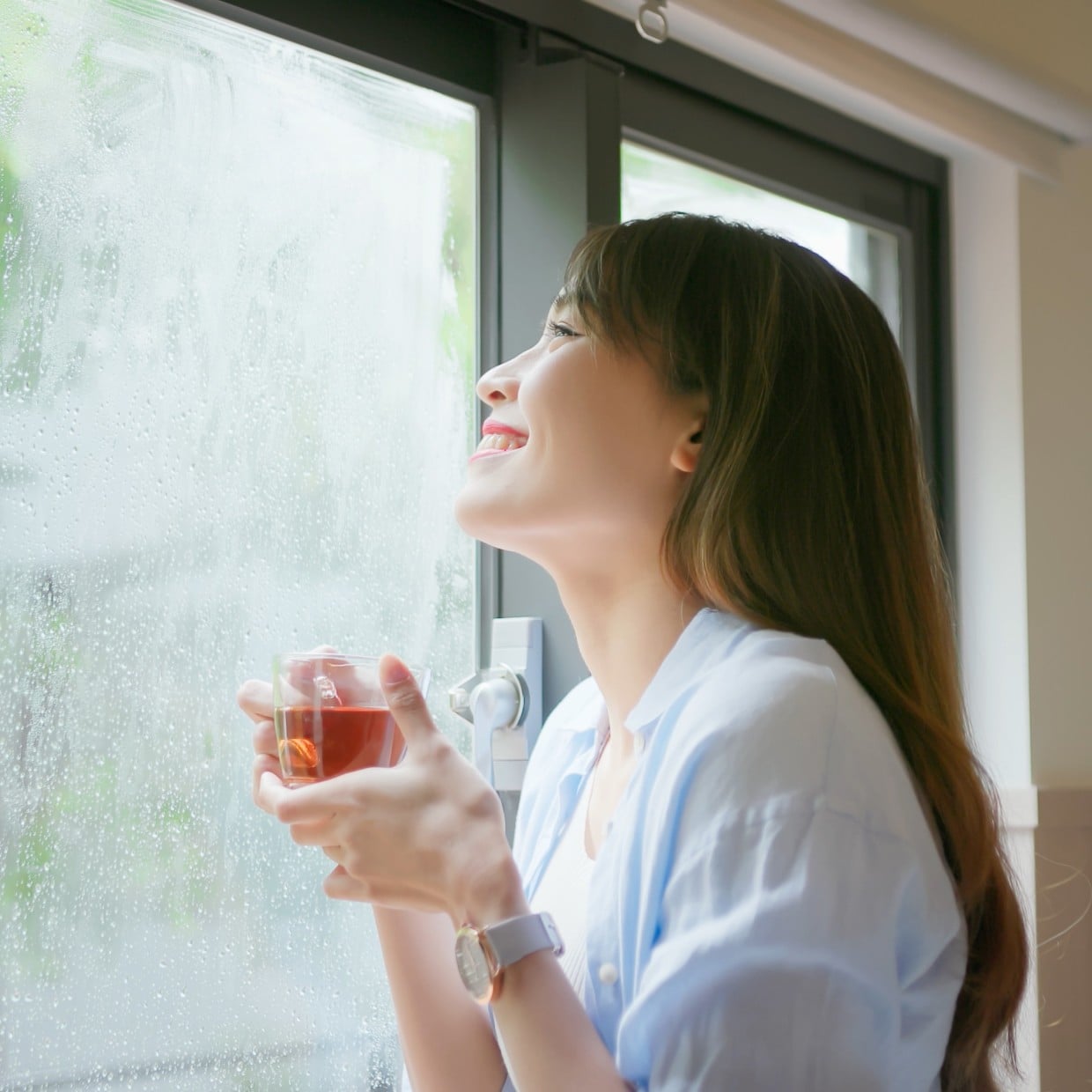  「憂うつ」をどう捉え直す？「幸福度が高い人」が実践する“視点を変えて心を軽くする”4ステップ 