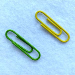 ひと工夫するだけ。“ゼムクリップ”を貼るだけで驚くほど使いやすくなる「便利」「子どもにも教える」