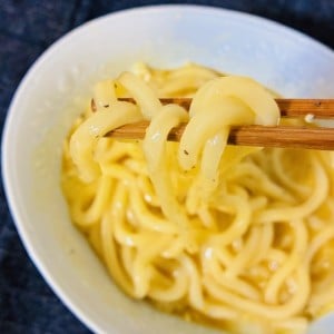 おいしさは妥協しないのに手軽で時短！洗いものも最小限ですむ「濃厚冷凍うどん」の作り方