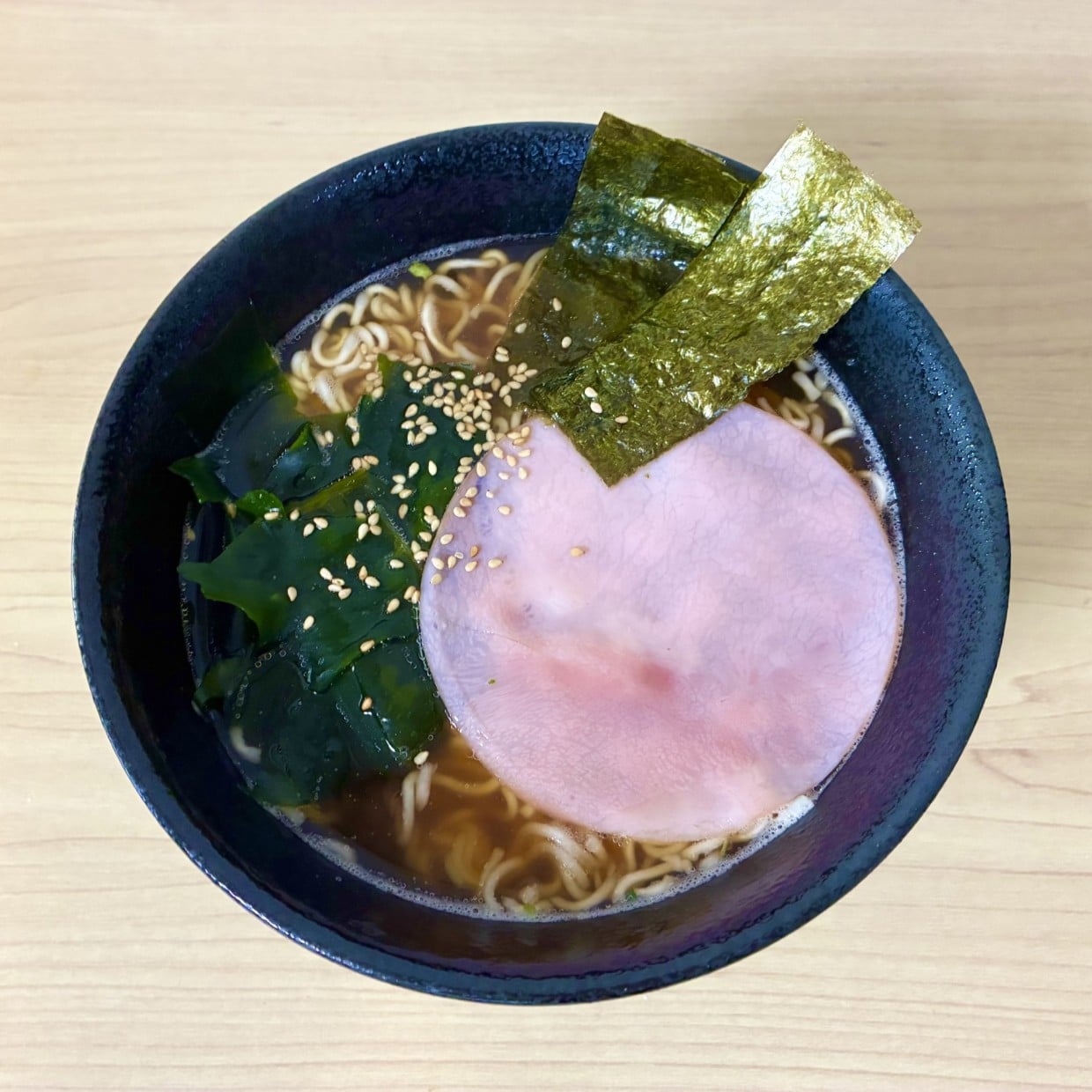  鍋は使わず「インスタントラーメン」を作れるワザ「火を使わないから手軽」「覚えておく」 