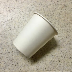“使い切れない紙コップ”をキッチンで並べると…？「じゃない活用法」「サイズ感がベスト」