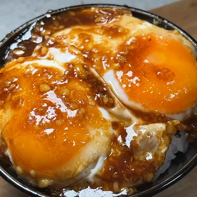  もう普通の目玉焼きに戻れない…。ご飯が秒で消える味付け【料理人歴23年のプロに学ぶ】 