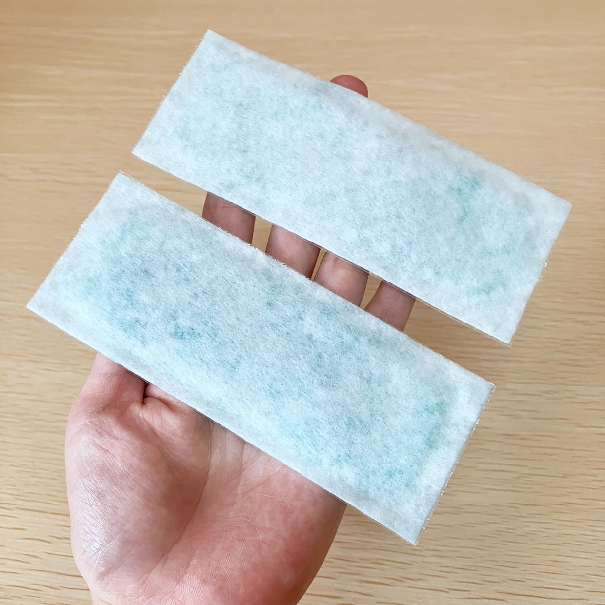  「冷却シート」を貼る前のひと手間で変わる！暑い日にうれしい使い方「ひんやり感が違う」「涼しく感じる」 
