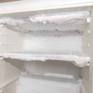 「また霜が増えてる…」を防ぐ。冷凍庫の“霜対策3つ”「夏はとくに注意」