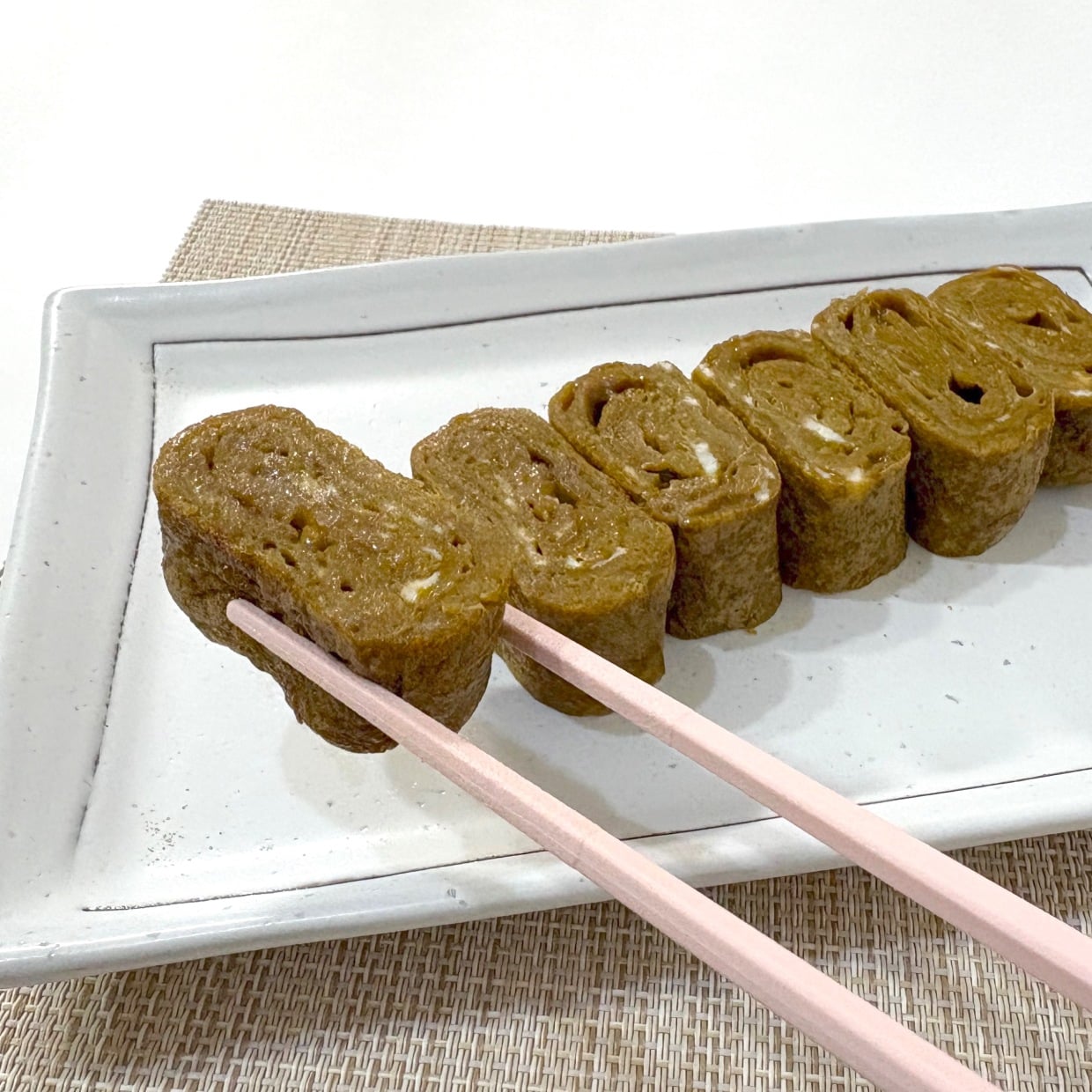  黄色じゃない茶色の“卵焼き”の正体「余った粉末調味料大さじ1入れて」「また作りたい！」 