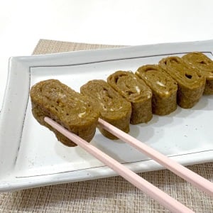 黄色じゃない茶色の“卵焼き”の正体「余った粉末調味料大さじ1入れて」「また作りたい！」
