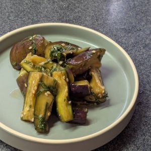 ナス2本があっという間になくなる！レンジだけで作れるやみつきナムル｜発酵食エキスパート直伝