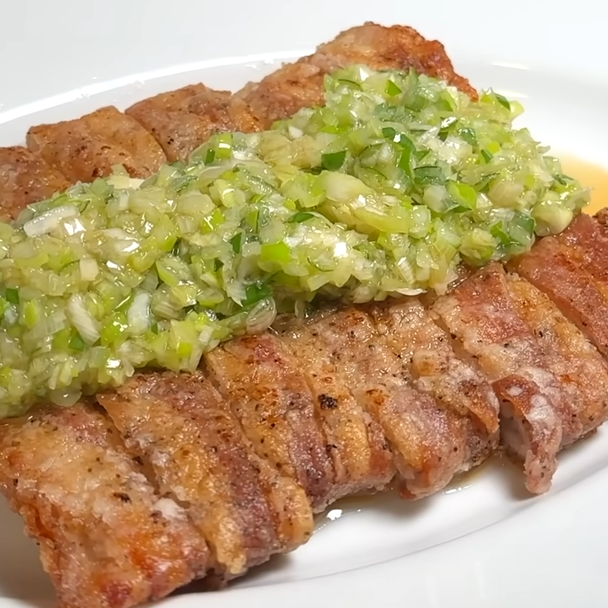  豚バラ肉は切らずに丸ごと焼いて！ご飯が止まらない絶品レシピ｜料理人歴23年のプロが教える 