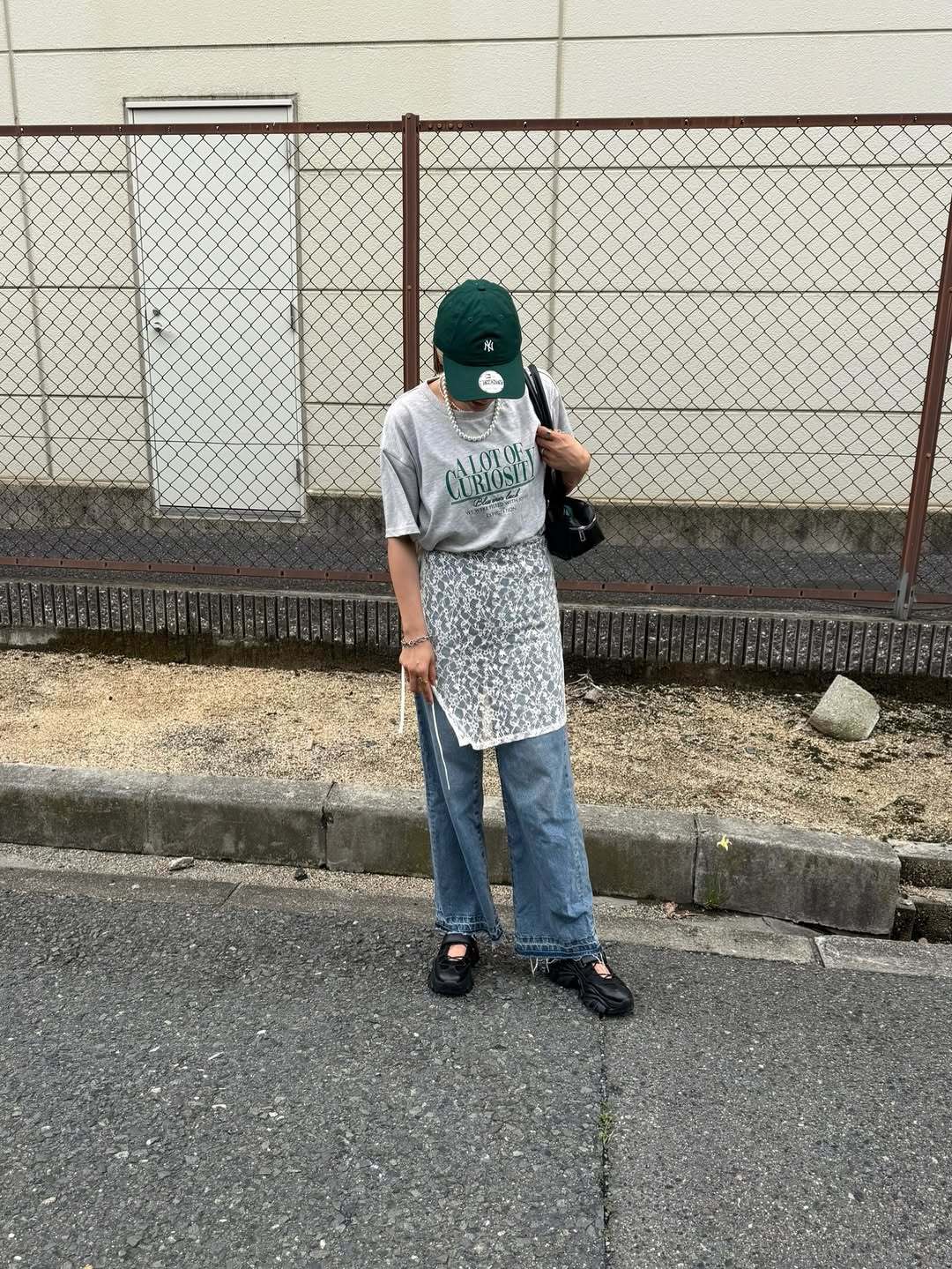 いつものコーデにプラスするだけ。トレンドの「レースアイテム」着こなし術3選
