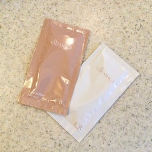 ドバっとでないから失敗しにくい。「化粧品サンプル」をスムーズに開ける方法2選