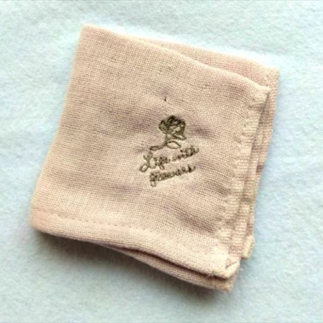  タンスに眠っている“タオルハンカチ”の夏の使い道「猛暑に役立つ」「子どもに持たせる」 