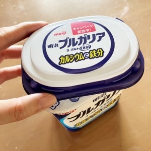 まさか使えるとは…。捨てる前の「ヨーグルトのフタ」の“ちょうどいい”活用法「地味に助かる」