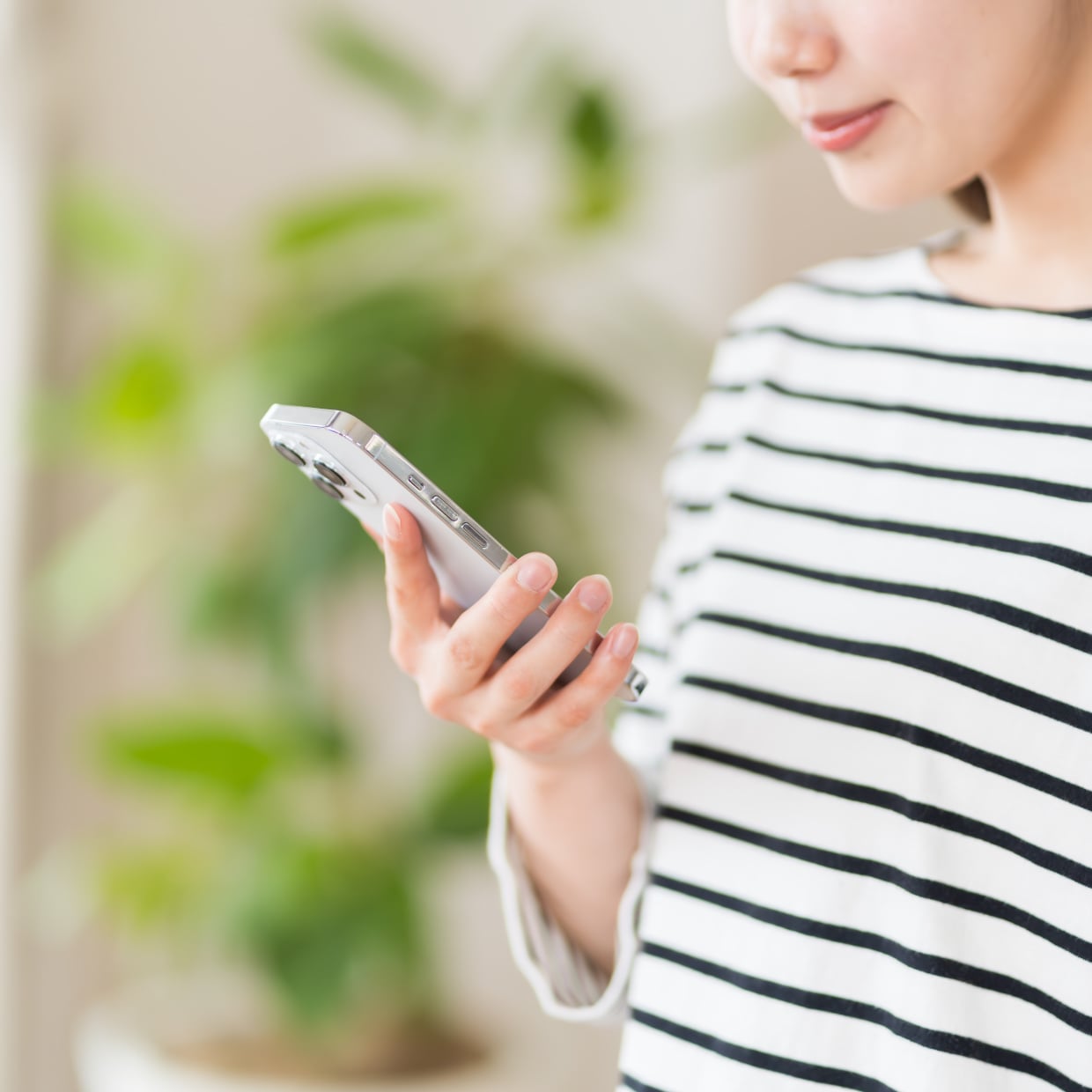  【iPhone】指が届かない…を解決！片手入力がラクになる便利ワザ「もっと早く知りたかった」 