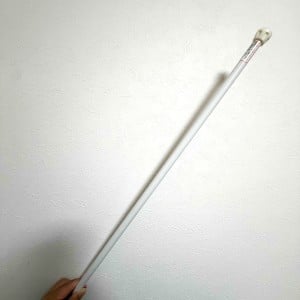 “縦”や“奥”に設置してみると…？「つっぱり棒」が玄関まわりを整える‟活用術2選”「収納力アップ」