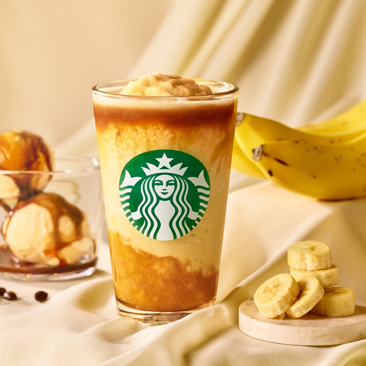  バナナとコーヒーの組み合わせが想像以上のおいしさ！「バナナ アフォガート フラペチーノ®」が登場 
