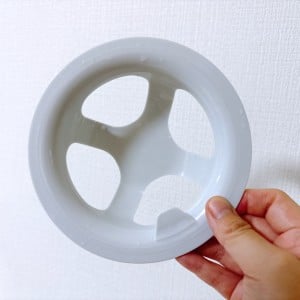 【ダイソー】“大きな穴が4つだけ”の画期的アイテムの正体「ぬめぬめキッチンから卒業」