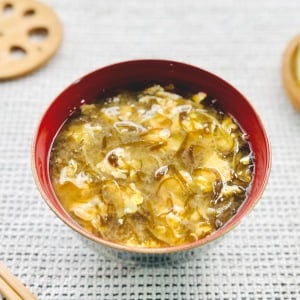 初夏に「みそ汁」に入れると“するっ”と食べやすい。 腸がよろこぶ【海の低カロリー＆健康食材】