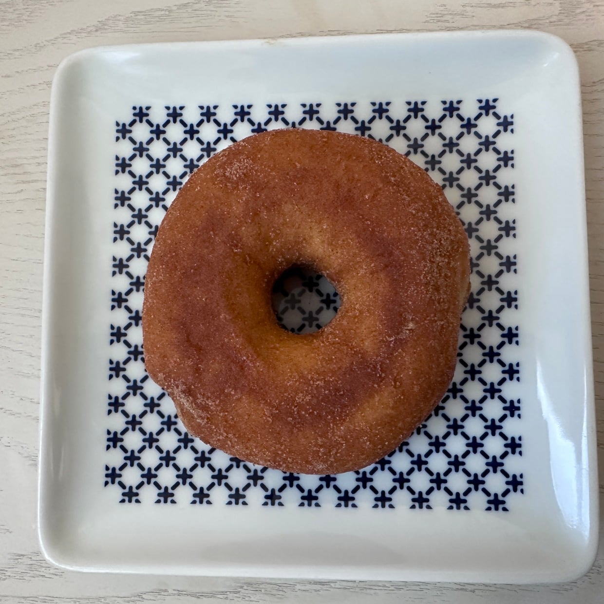  いつもすぐそばにあったのに…。「ミスドのドーナツ」をポロポロこぼさず食べる方法 