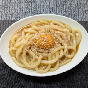 レンジだけで完成。「冷凍うどん」で作る油そば風うどん「暑い日にうれしい」