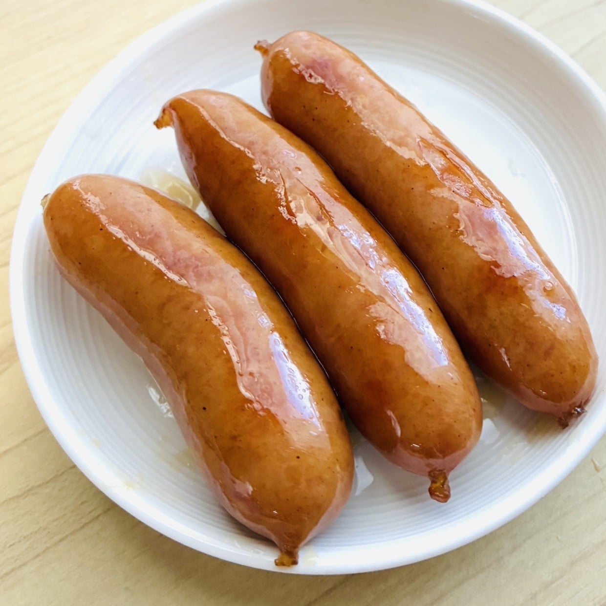  焼くときの“ひと回し”だけ。いつもの「ウインナー」がクセになる味わいに変わる“簡単アレンジ” 