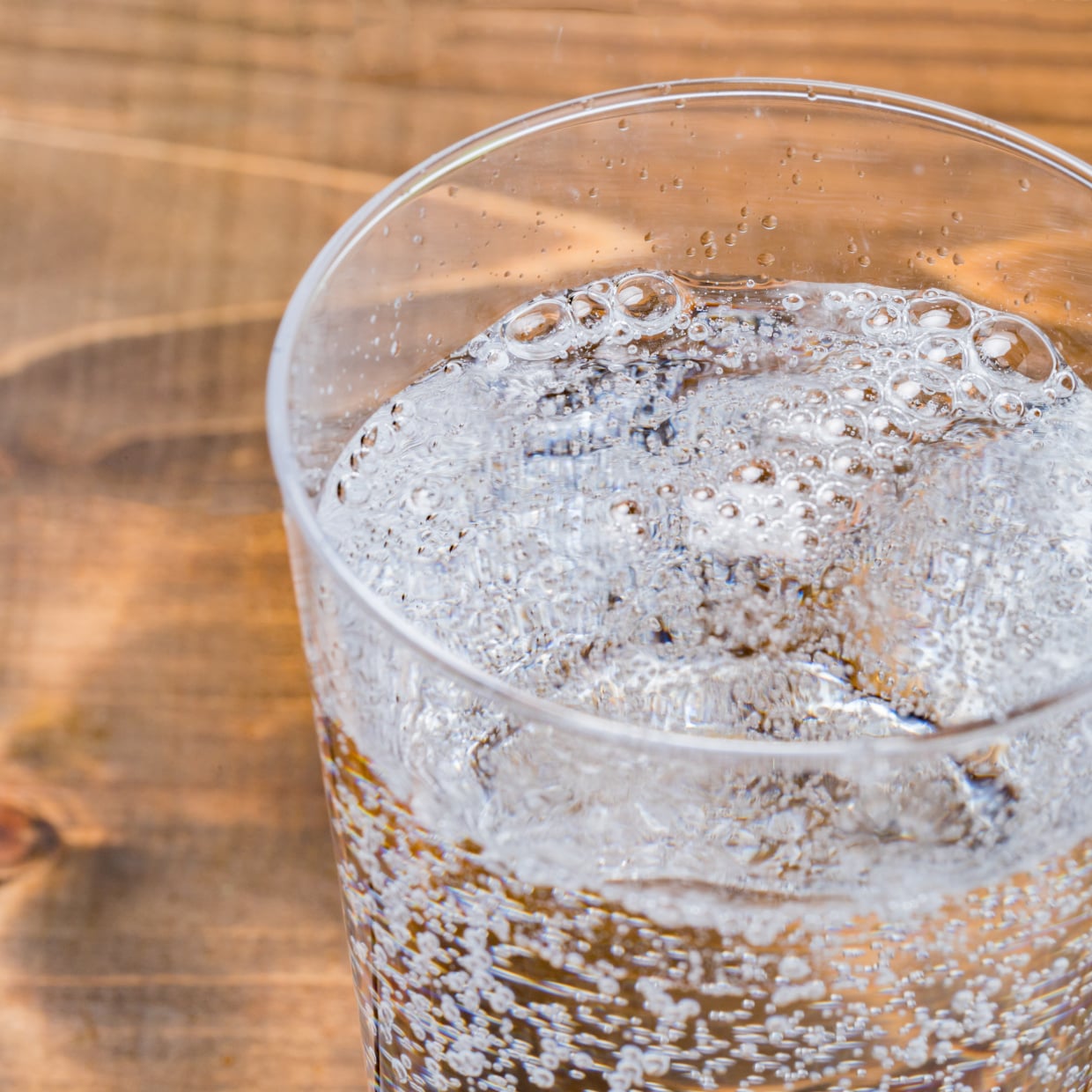  「暑い日にぴったり」サイダーが"ひとつ入れるだけ"でみるみる爽やかになる意外な飲み方 