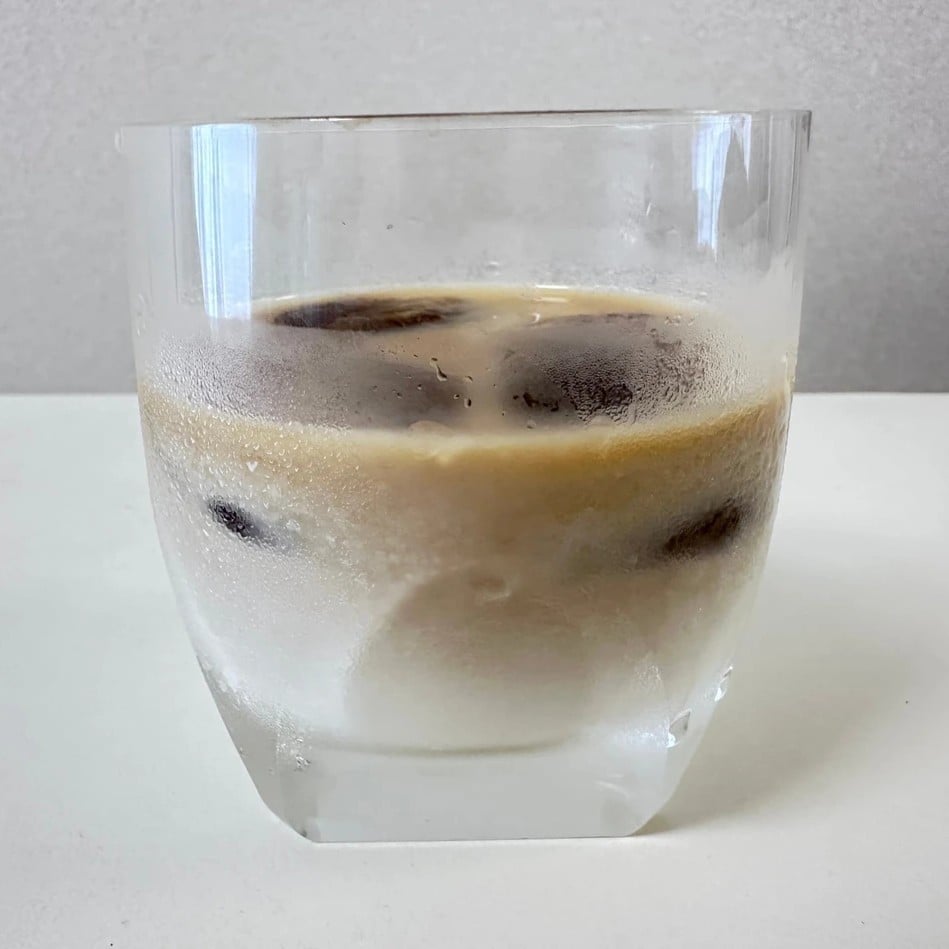  氷を入れても水っぽくならない！夏の“アイスカフェオレ”の作り方「早く知りたかった」「最後まで濃い」 