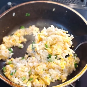 「醤油や中華風より好きかも」夏バテでも食べやすい“ほどよい酸味のさっぱりチャーハン”