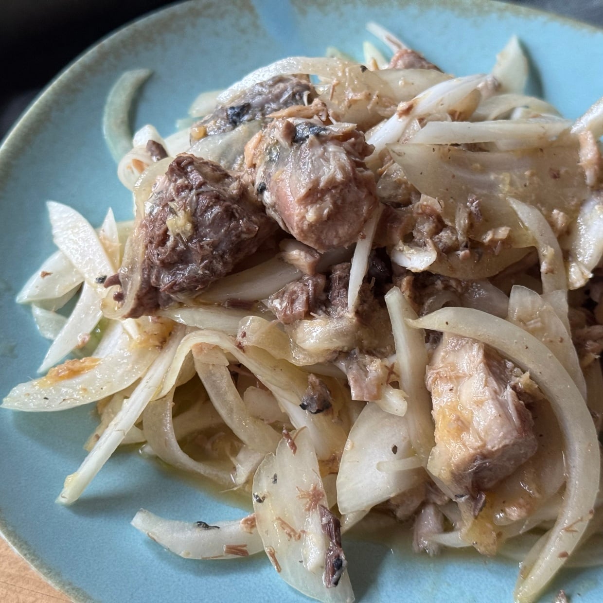  旬の「新玉ねぎ」とサバ缶を混ぜるだけ。初夏に食べたい腸活レシピ｜料理研究家に学ぶ 