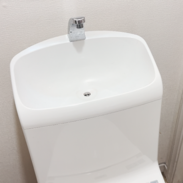  トイレの手洗い器・蛇口まわりのくすみをスッキリさせる“小掃除術”「ツヤ復活」｜掃除のプロ解説 