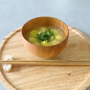 朝「みそ汁」にいれるだけ。“食物繊維がたっぷりな2つの食材”