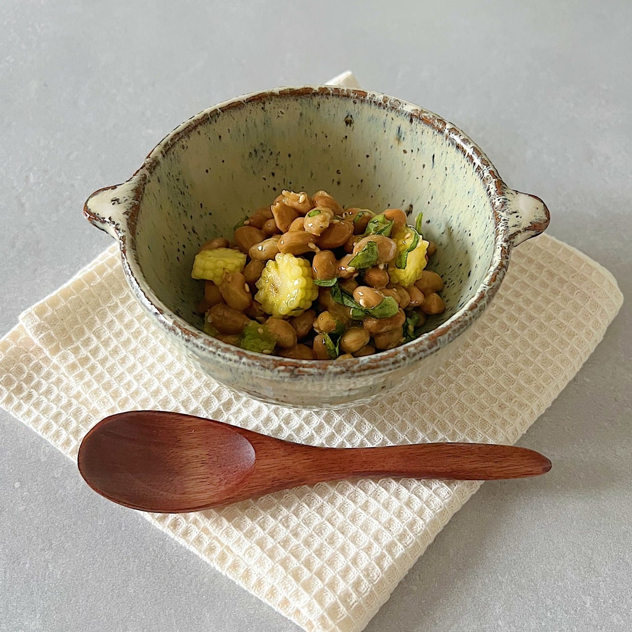  朝の「納豆」にプラスして！食物繊維が摂れる2つの旬食材｜発酵食品マイスターが解説 