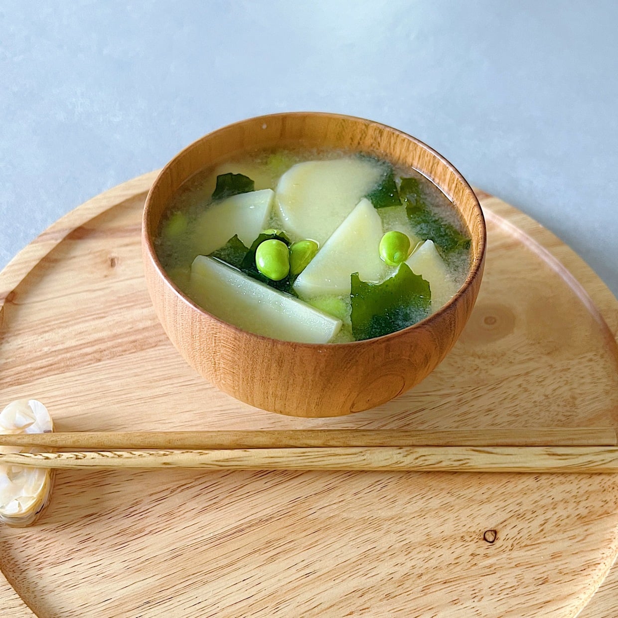  朝「みそ汁」に入れるだけ！ビタミンCも摂れる“2つの旬食材”｜発酵食品マイスターが解説 