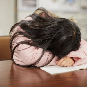 「学校は嫌じゃないのに疲れる…」子どもの気疲れに“親ができる3つのこと”