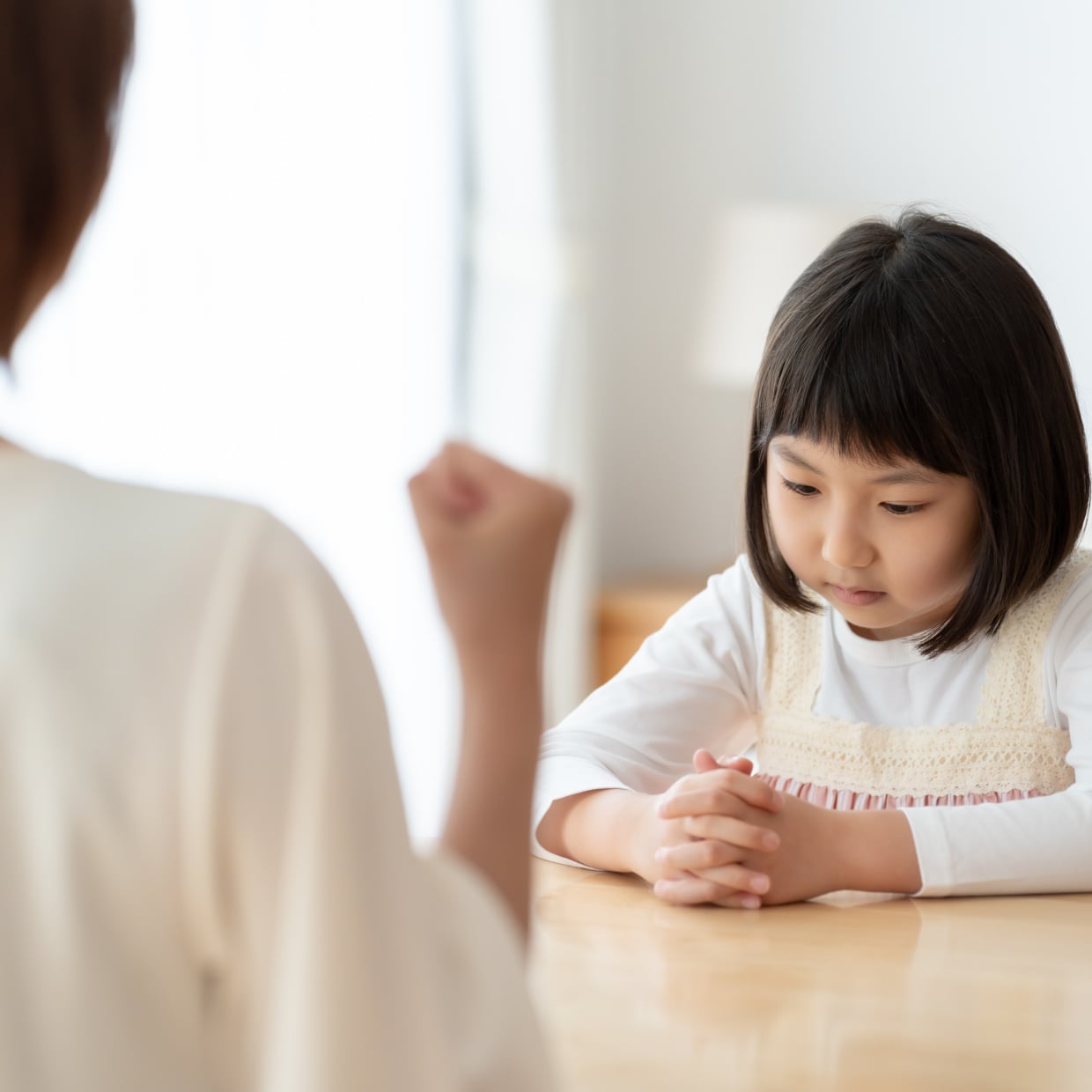 「謝って終わり」にしない。「ごめんなさい」がすぐ言える子の【家庭での3つの関わり方】｜臨床心理士