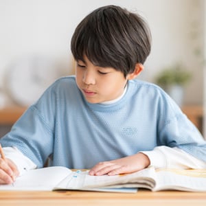 「うちの子は自分から勉強するから大丈夫」の落とし穴。“頑張れる子”ほど見えにくい受験生のSOSサイン