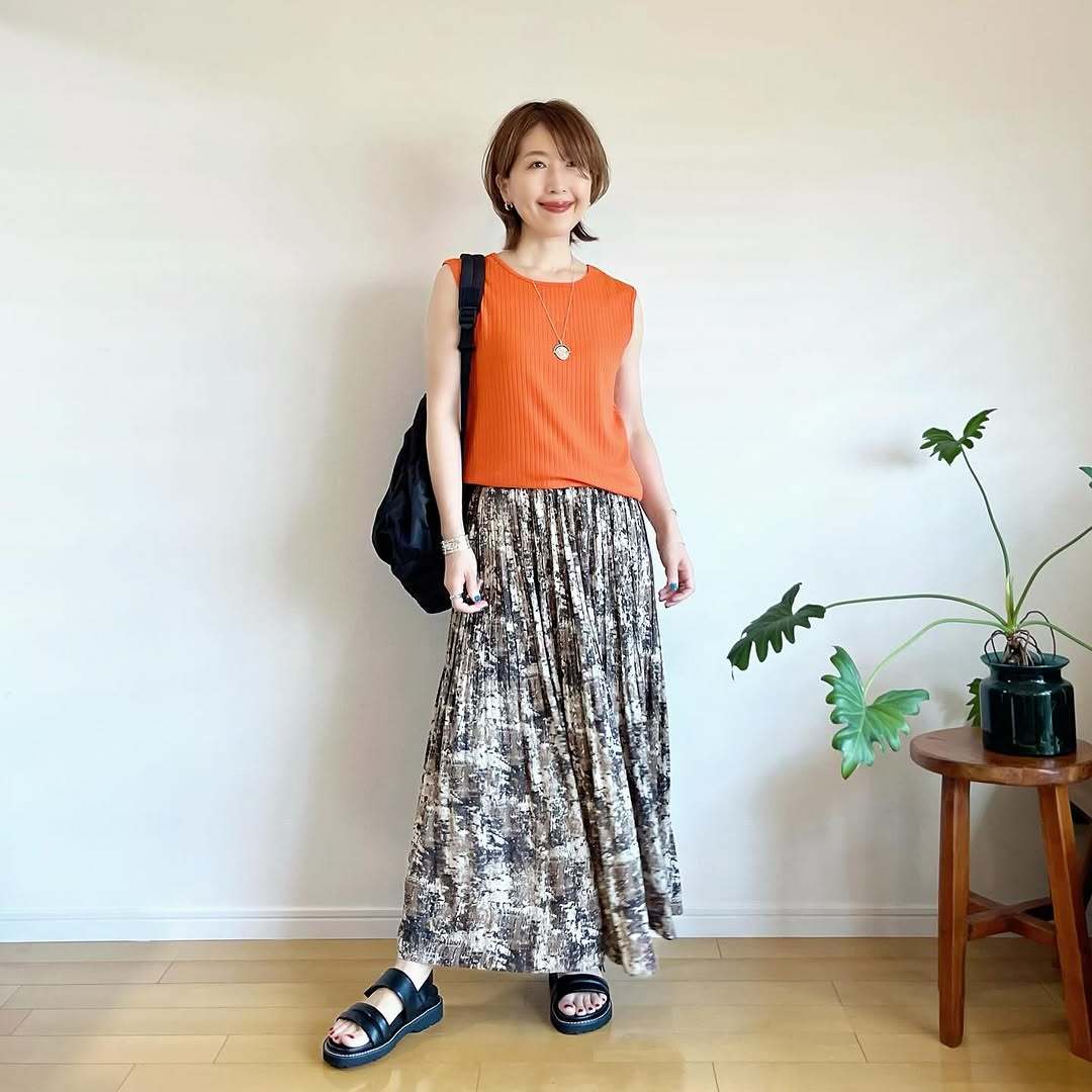  「おしゃれさんだね」と言われちゃう。40代女性の夏のカラーコーデ3選 