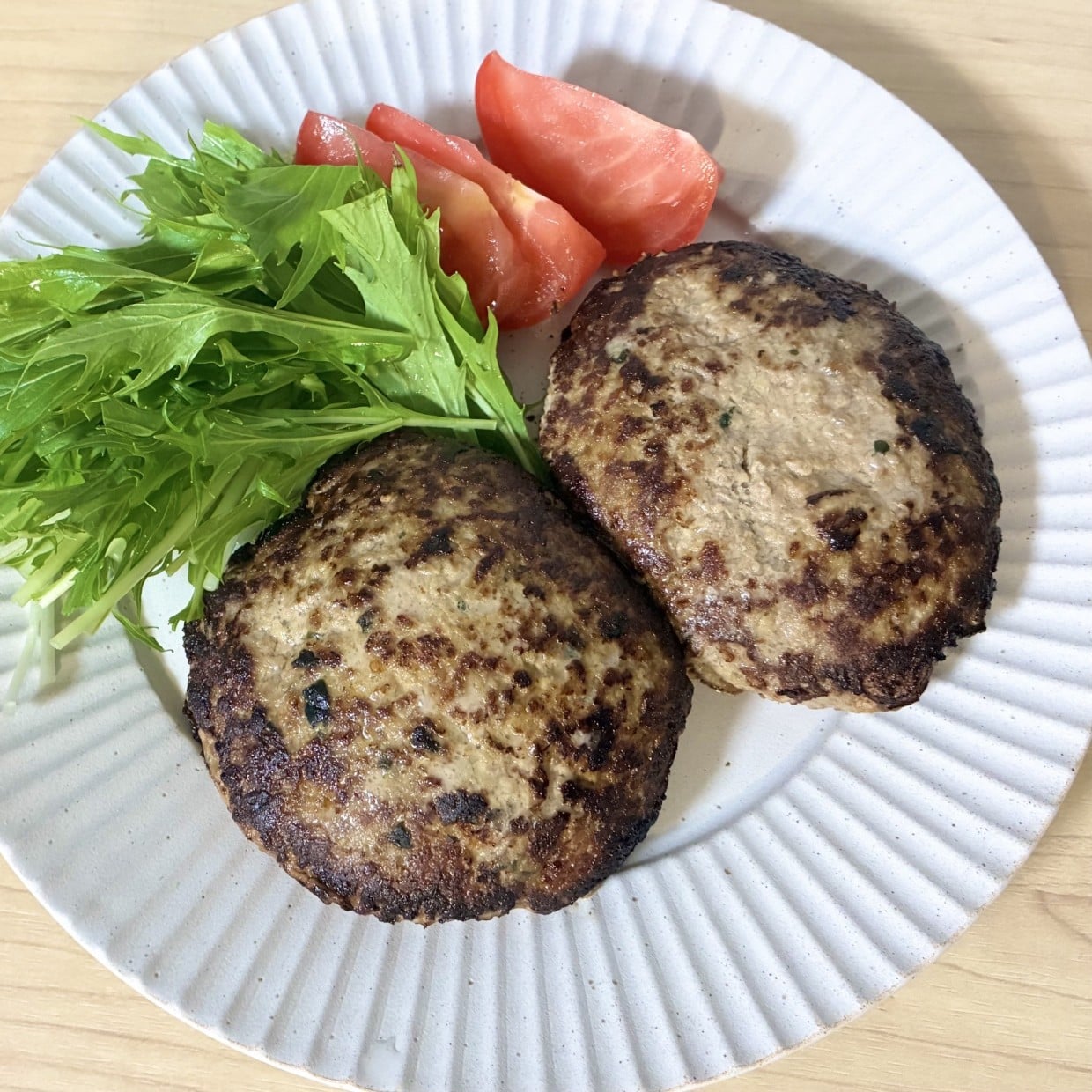  「意外過ぎるよ」"パン粉なし"でも崩れないハンバーグが作れる「つなぎに使う海の食材の正体」 