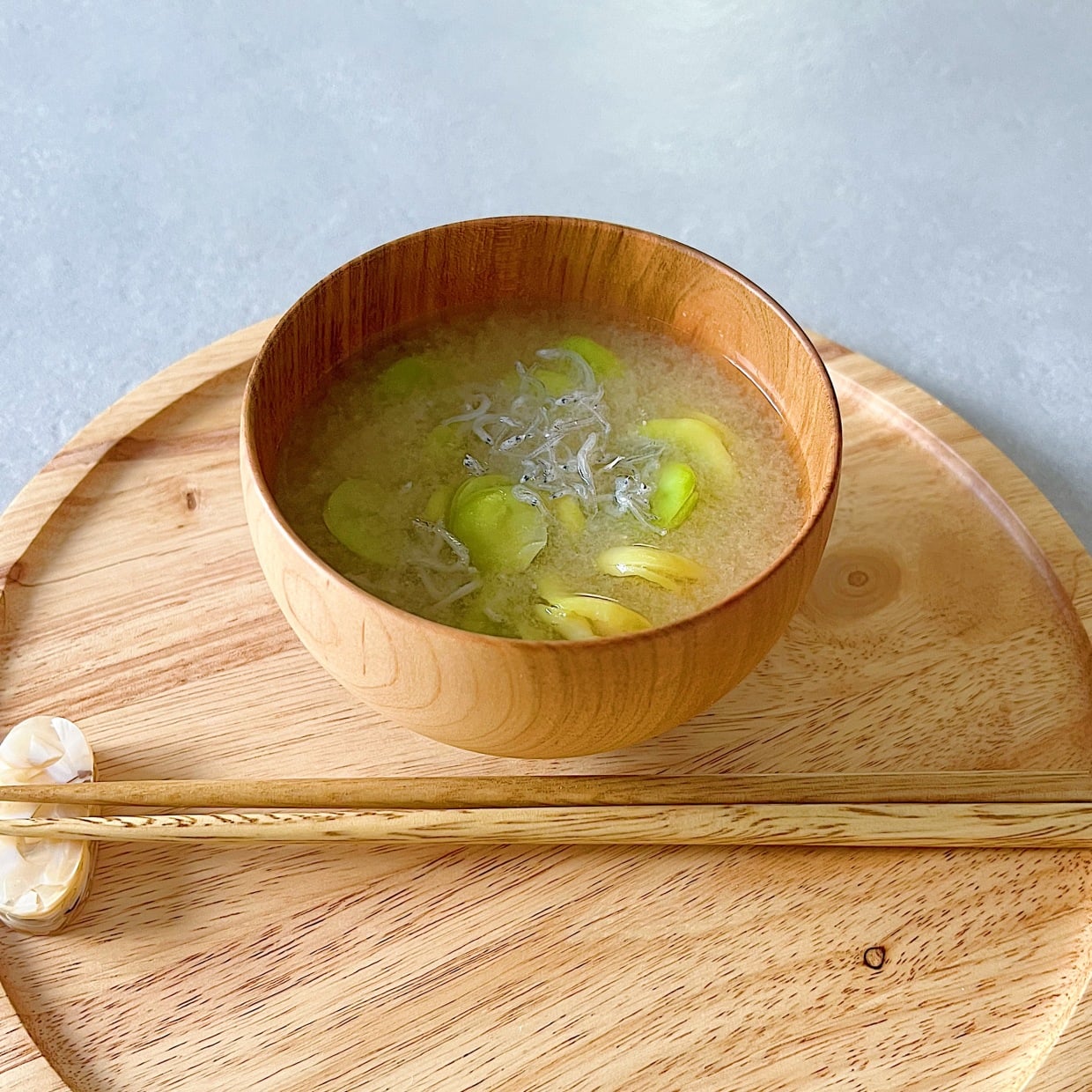  【40代からの骨ケア】朝のみそ汁に入れるだけ。たんぱく質や食物繊維を含む旬の食材 