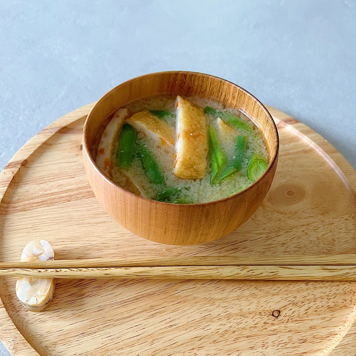  夜「みそ汁」に入れるだけ。初夏の眠りを意識したい日におすすめの“2つの食材” 