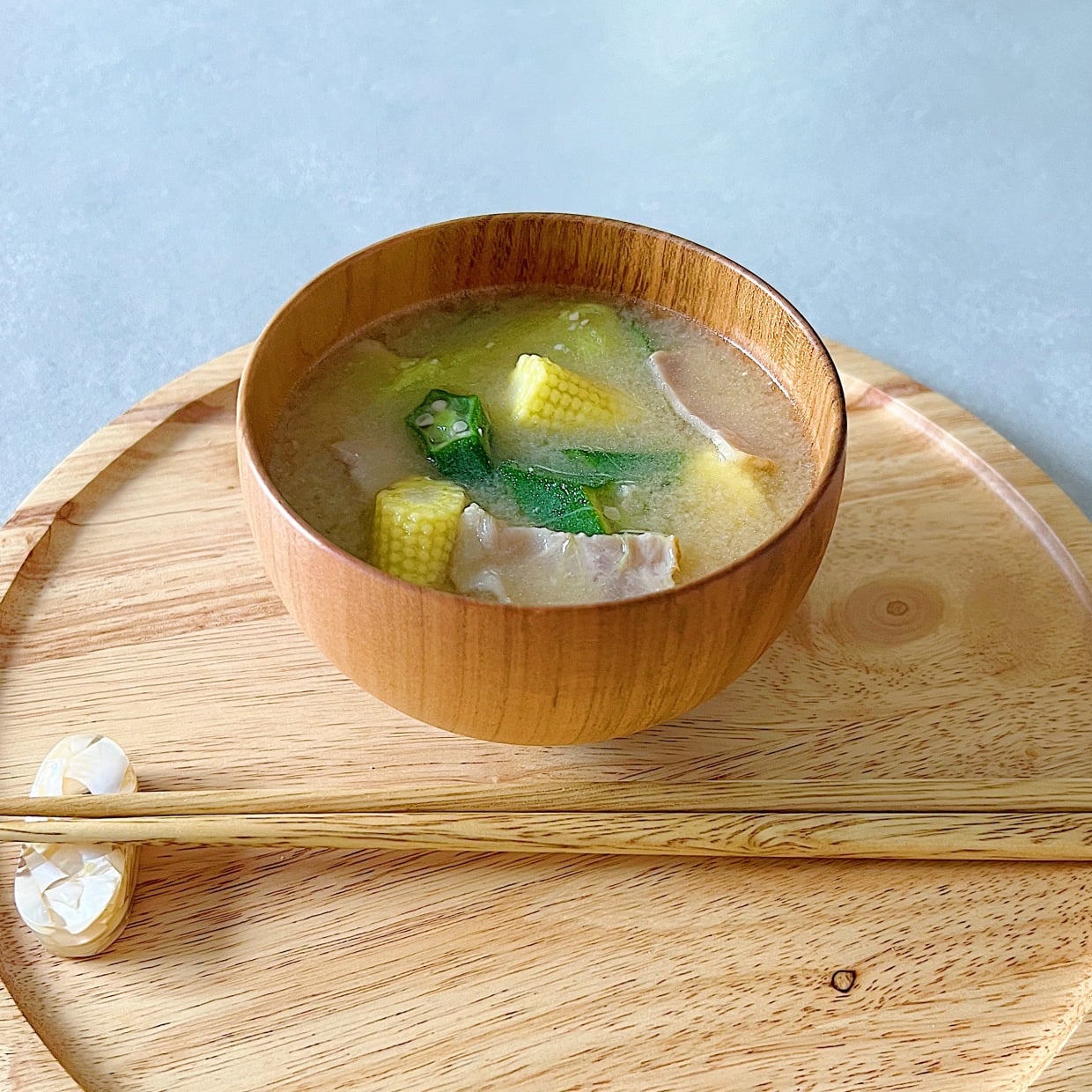  朝「みそ汁」にいれると腸がよろこぶ。食物繊維を含む2つの旬食材｜発酵食品マイスターが解説 