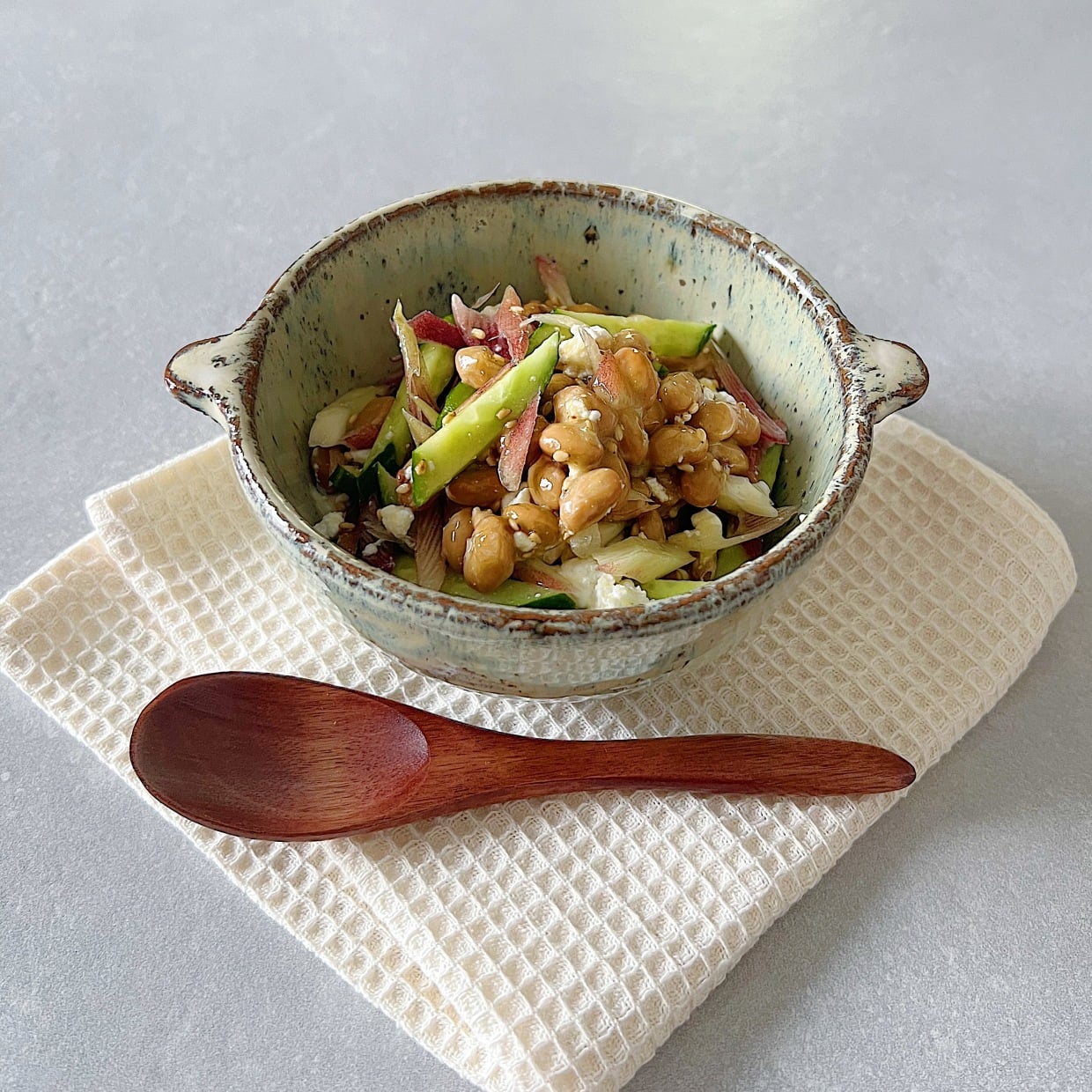  【火を使わず10分】食欲が落ちやすい初夏に！きゅうりとみょうがの極旨さっぱり「納豆和え」 